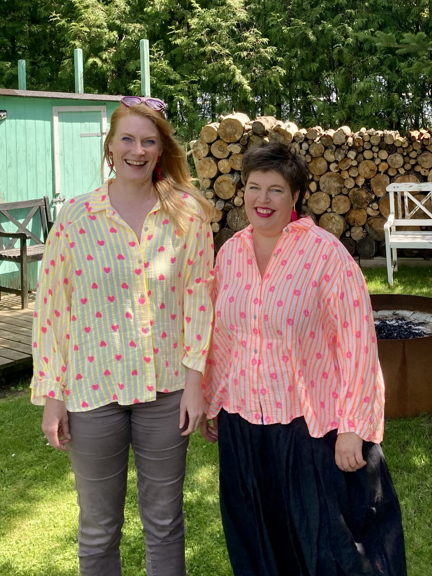 OVERSIZE SKJORTE- NEON KORAL BLOMST