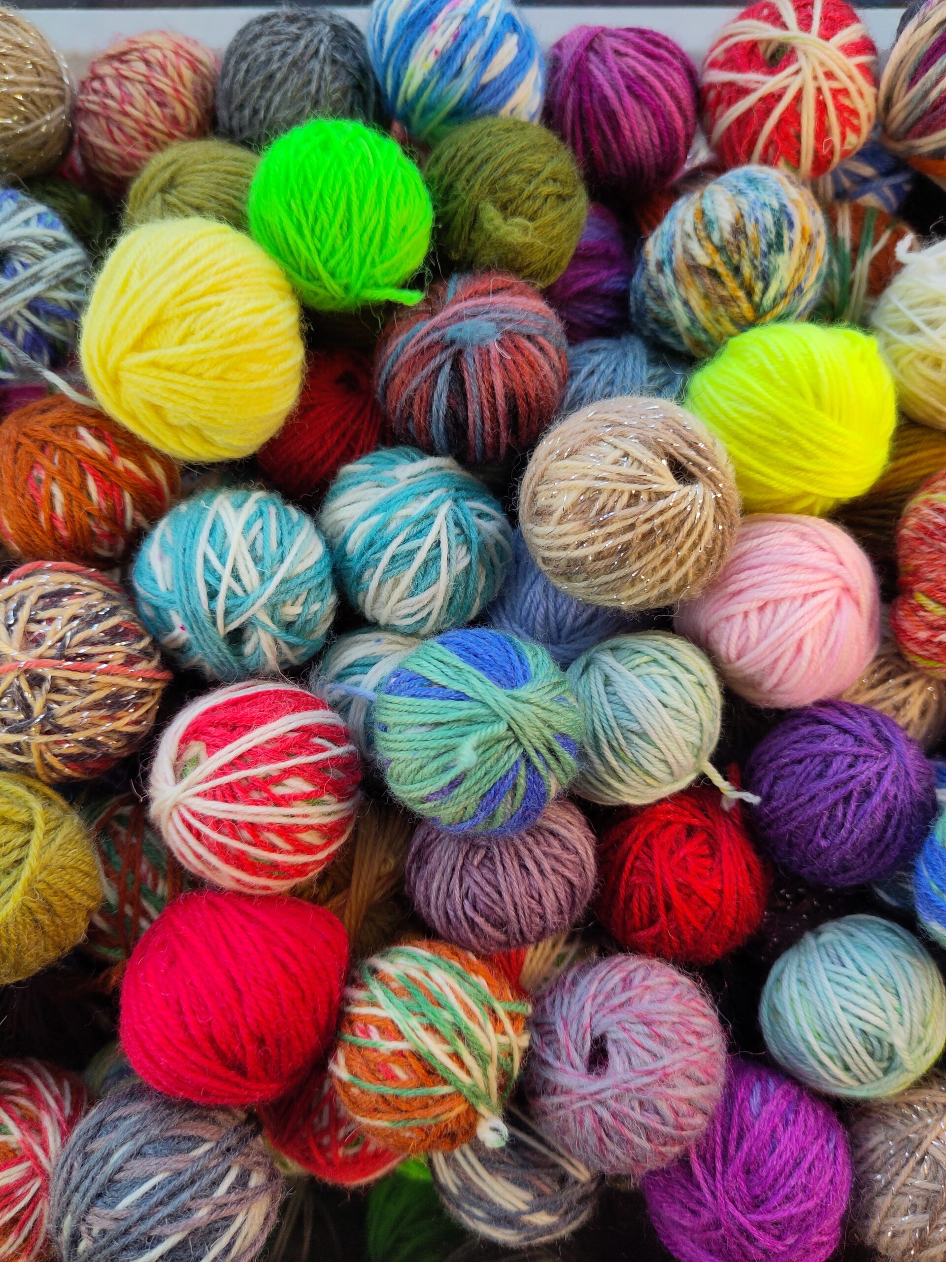 KALENDERGAVE - STRØMPEGARNSKUGLER