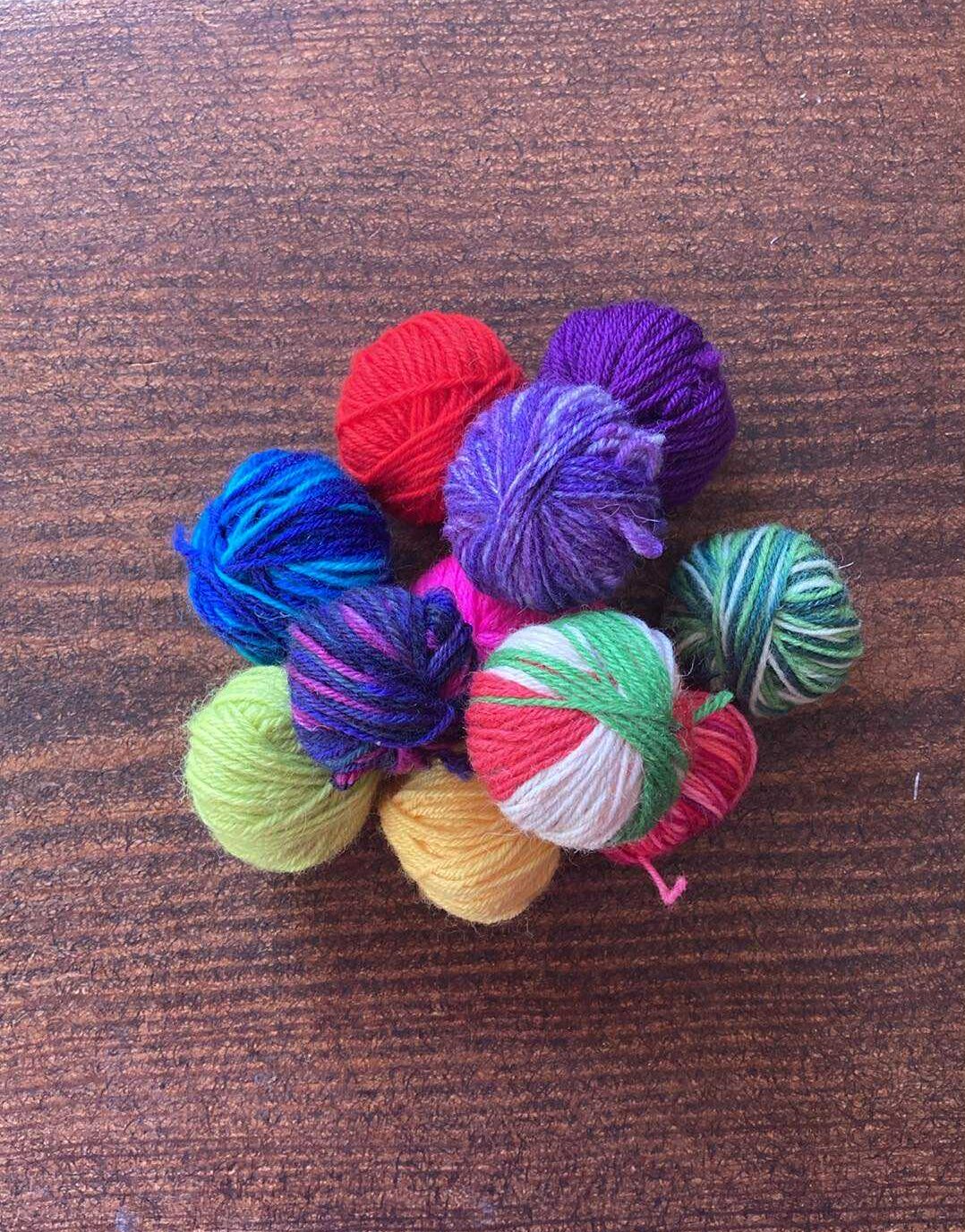 KALENDERGAVE - STRØMPEGARNSKUGLER