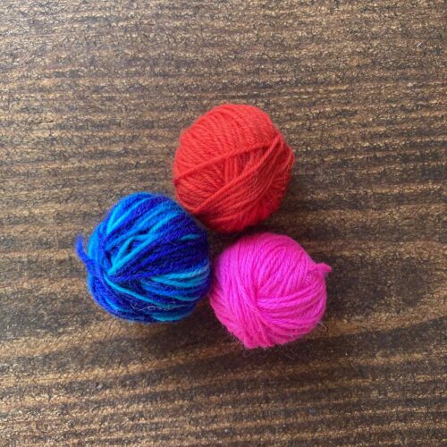 KALENDERGAVE - STRØMPEGARNSKUGLER