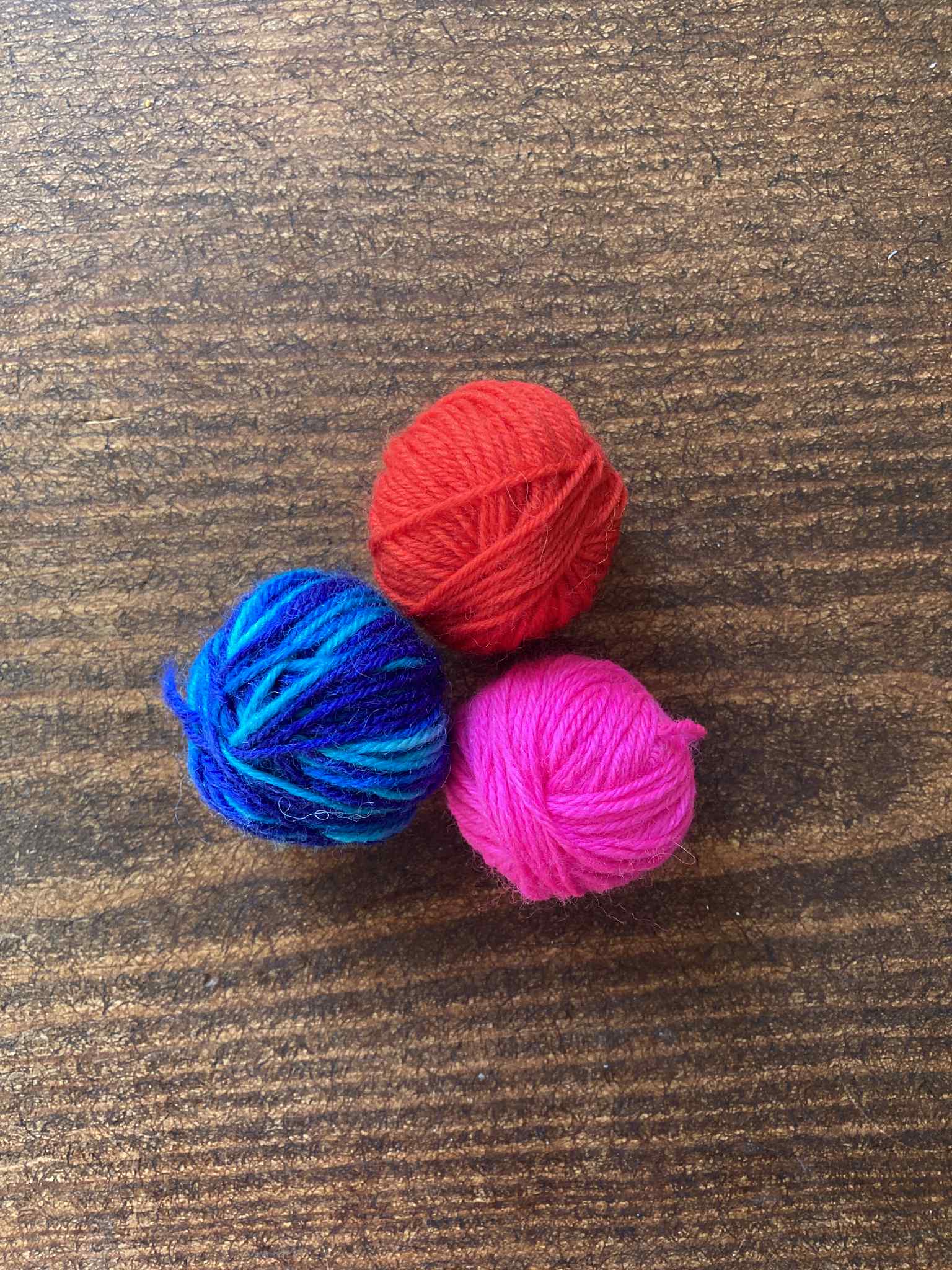 KALENDERGAVE - STRØMPEGARNSKUGLER